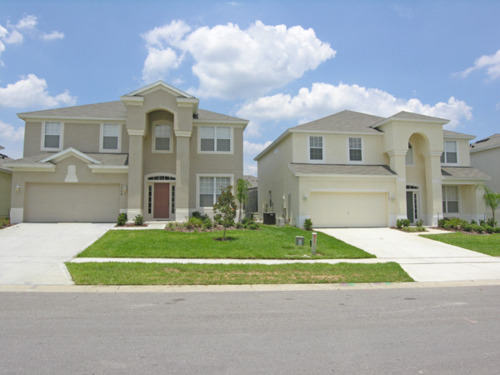 villas side by side in Windsor Hills